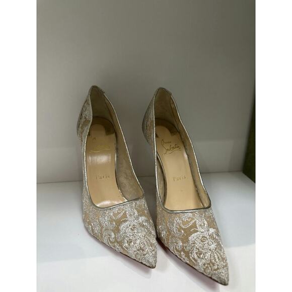 Christian Louboutin Gold Lace Pointed Heels Size40.5 Like New with Box & Dustbag - Picture 1 of 5